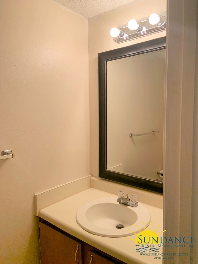 Foto del edificio - Great 2 Bedroom Townhouse in Downtown Fort Walton Beach