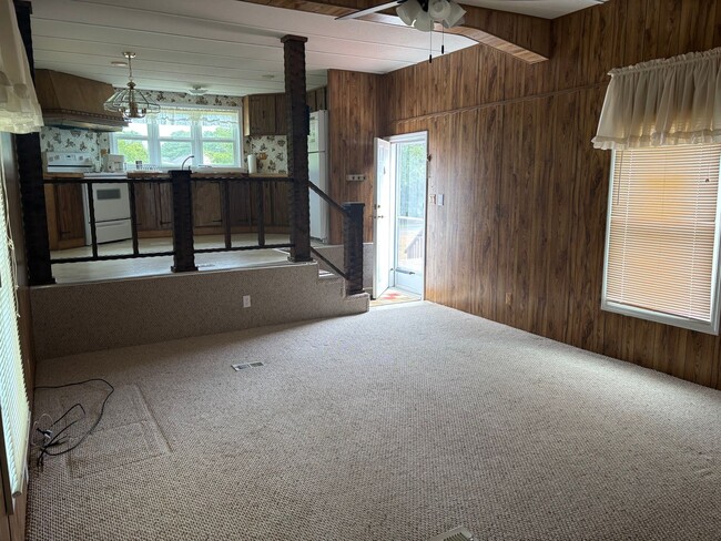 Building Photo - 103 Forest Line Dr