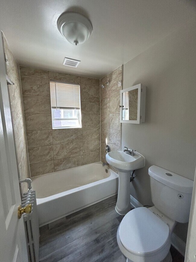 Photo - 1613 Olive St NE Apartment