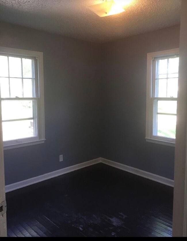 Foto del edificio - 4220 E 69th St