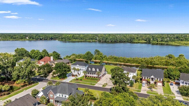 Foto del edificio - 1733 Indigo Island Dr