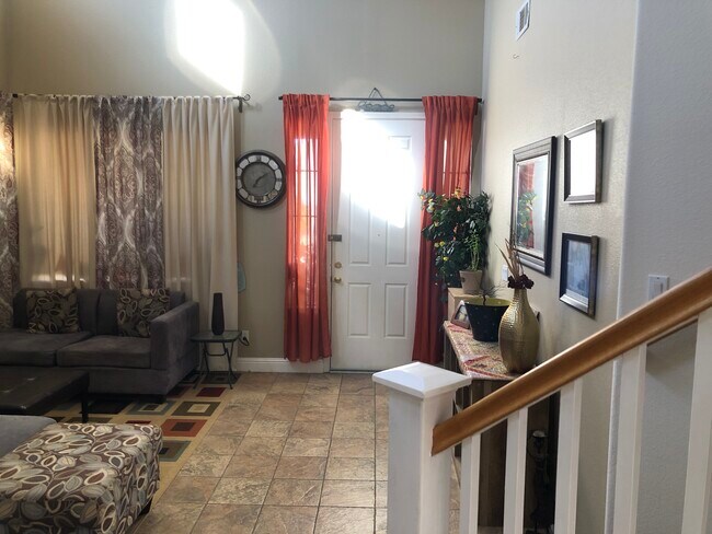 Building Photo - 174 Oakpoint Ct