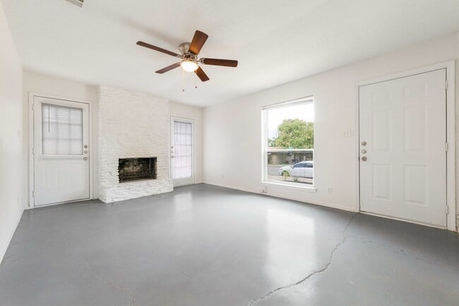Photo - 2/1 in Central Austin with Garage & Private Yard Townhome