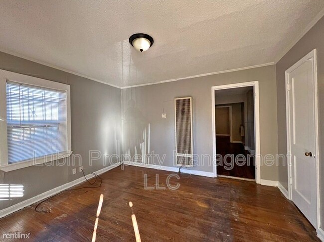 Foto del edificio - 1 br, 1 bath Duplex - 2334 East Warren Street