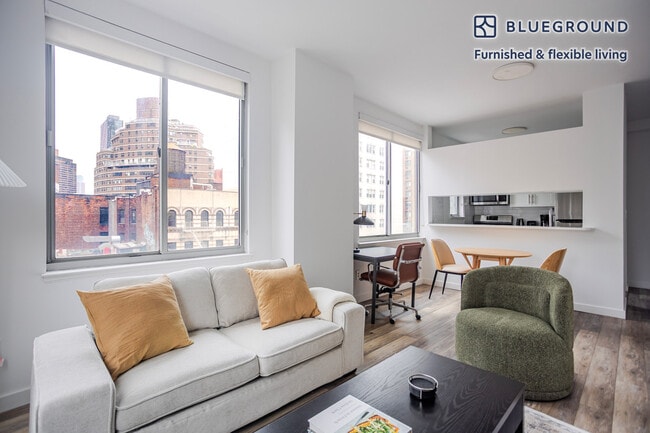 Building Photo - 556 3rd Ave