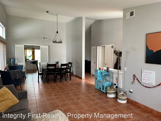 Building Photo - 4 br, 2 bath House - 1771 South Point Dr.
