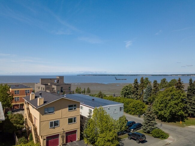 Building Photo - 617 N St