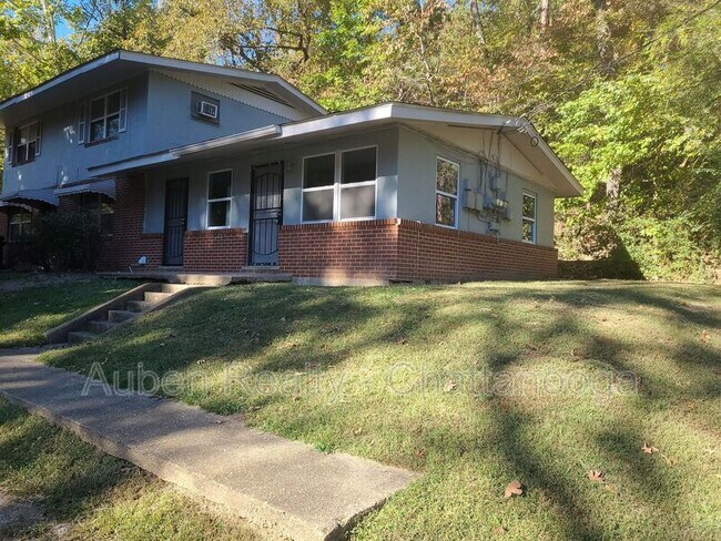 Building Photo - 715 Lupton Dr