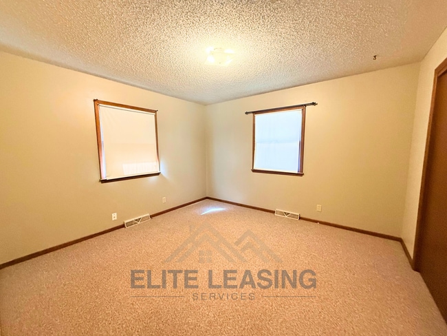 Building Photo - 5705 SW 28th Terrace