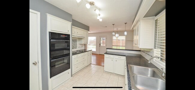 Foto del edificio - 1407 Westgreen Blvd