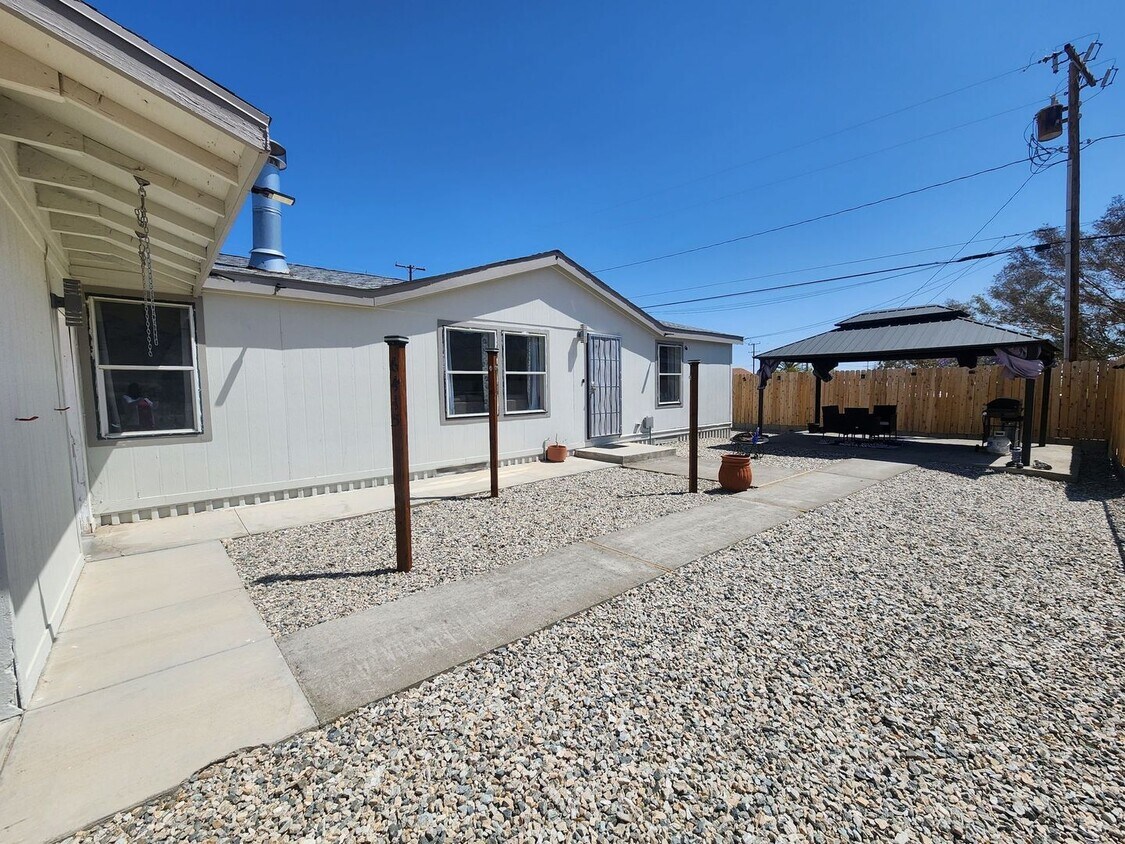 Foto principal - Fully Furnished 3 Bedroom Home In Chocolat...