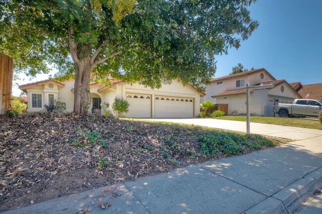 Building Photo - Escondido Beautiful Single Level Home w/3 Car and Solar