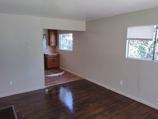 Building Photo - 1213 Wharton Ave