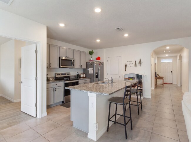 Building Photo - 49 Hickory Course Ln