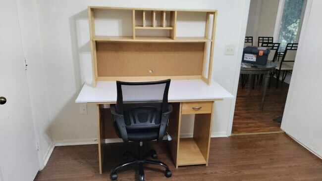 Building Photo - 4000 SW 23rd St