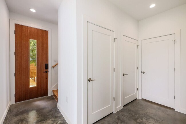 Foto del edificio - 2104 Columbia Cove