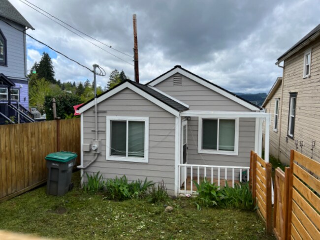Building Photo - 316 Cline Ave