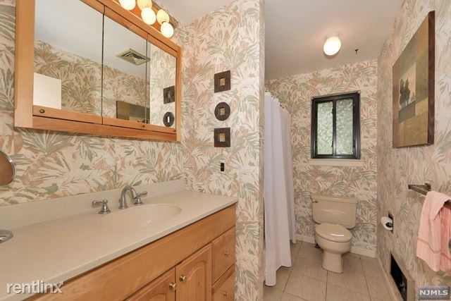 Building Photo - 1 br, 1 bath Condo - 50 Rock Rd Apt B10