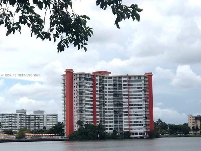 Foto del edificio - 1301 NE Miami Gardens Dr