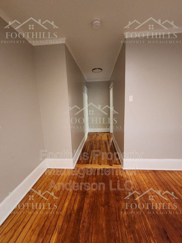 Foto del edificio - 120 Anderson Ave