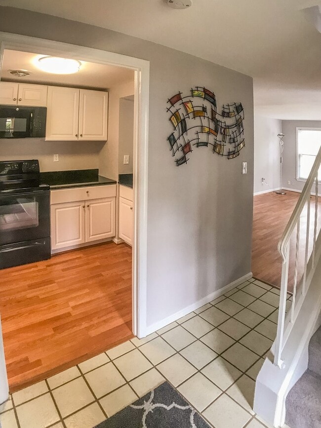 Building Photo - Beautiful end-unit townhome. Walkout basem...
