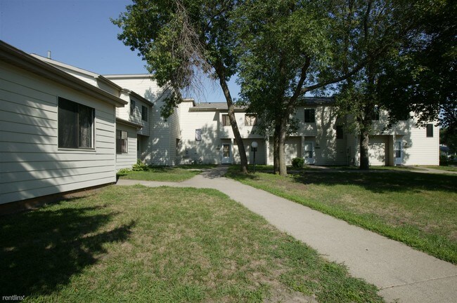 Building Photo - 3 br, 1 bath Townhome - Victoria Townhomes