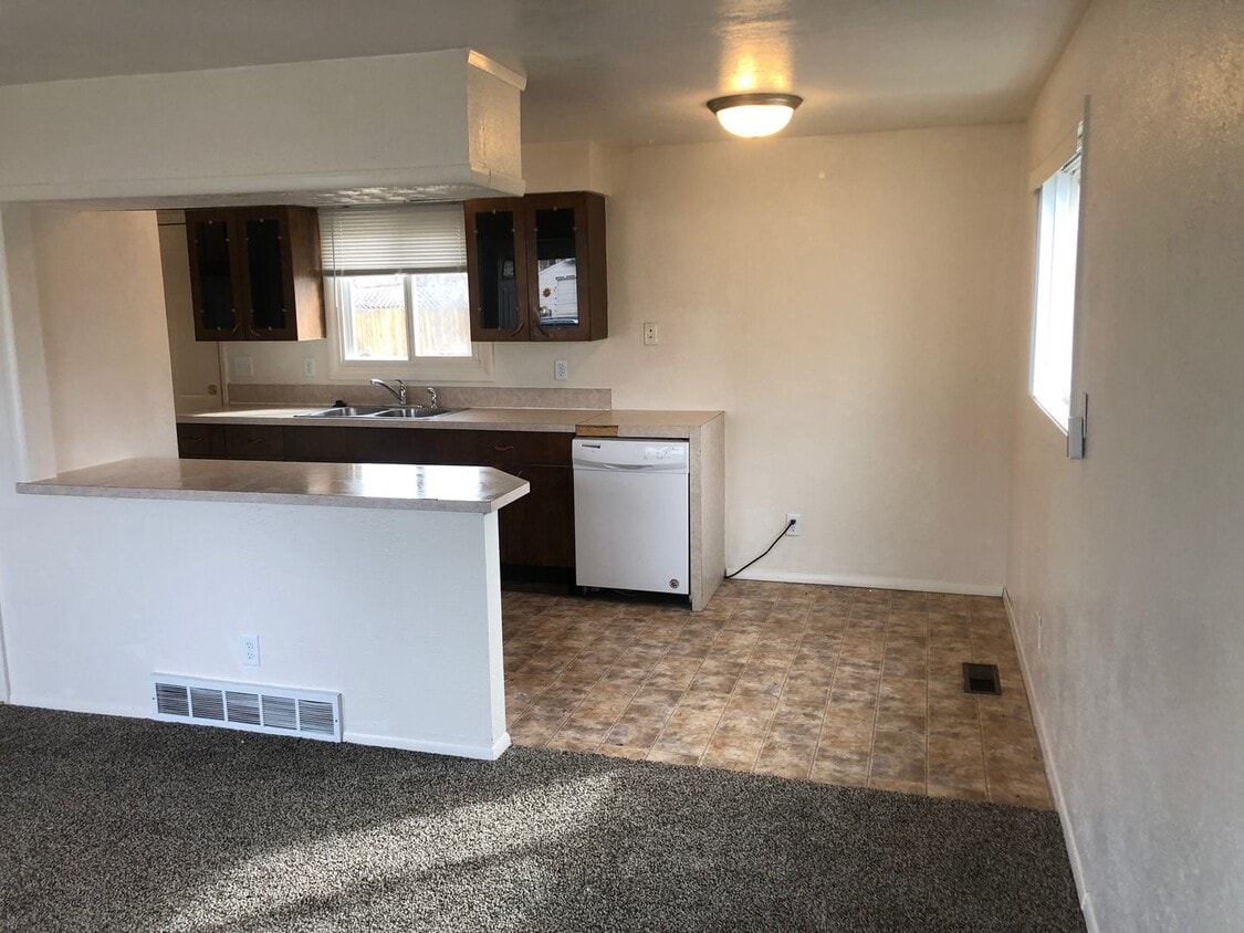Primary Photo - 3 bedroom 1 bath house