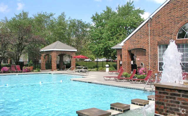 Sparkling Pool - The Commons
