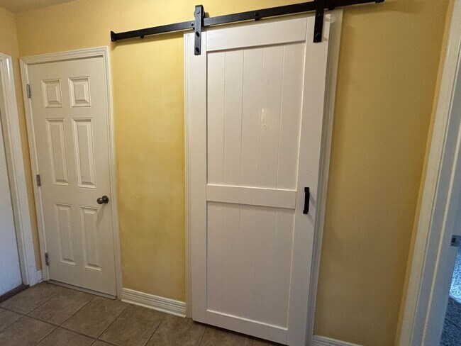 Foto del edificio - 4 BEDROOM WITH BONUS ROOM IN LEGACY SUBDIVISION