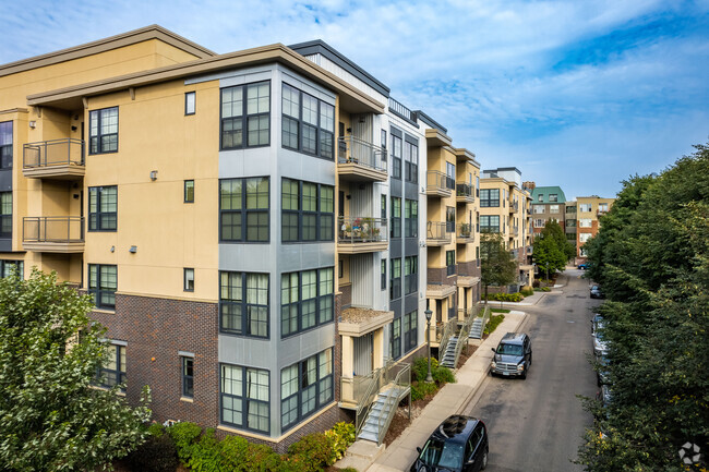 Building Photo - Emerald Gardens