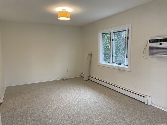 Building Photo - 57 Violet Ave