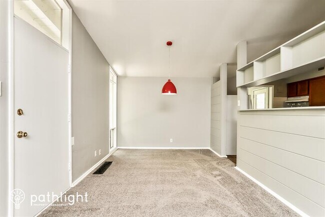 Building Photo - 1024 Coffey Ct