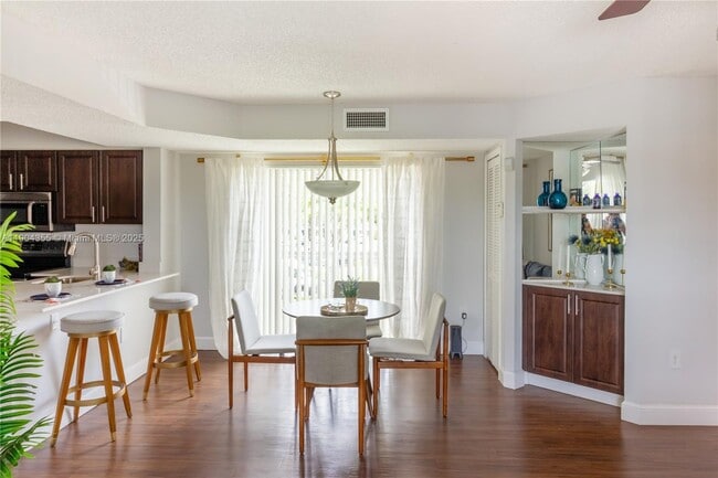 Foto del edificio - 17200 NW 64th Ave