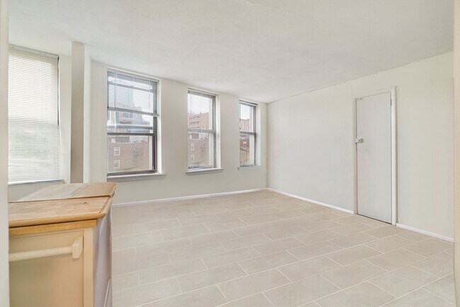 Building Photo - 5 N Margin St
