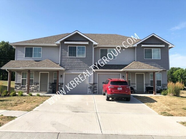 Foto del edificio - Newer 3 Bed Duplex in Blue Springs; Lee’s ...