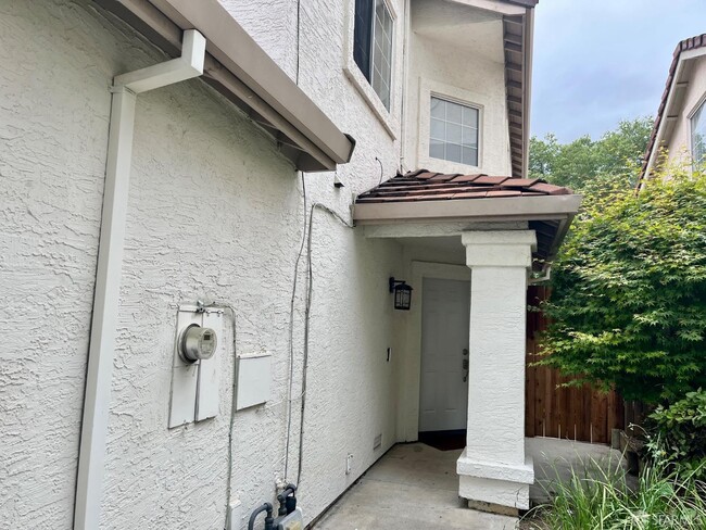 Building Photo - 1713 Crater Peak Way