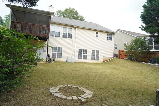 Building Photo - 580 Chandon Way