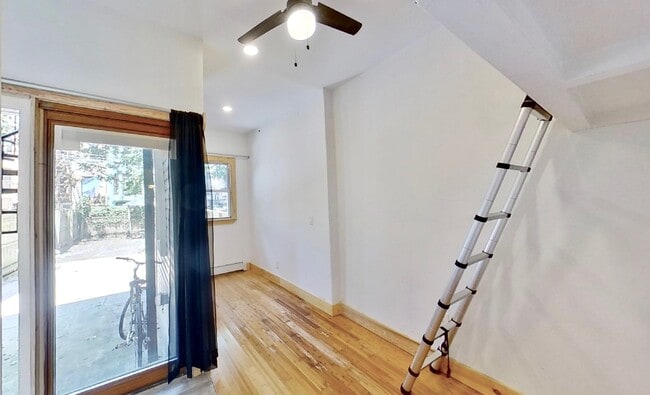 Building Photo - 441 Bainbridge St.