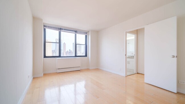 Building Photo - 303 E 83rd St