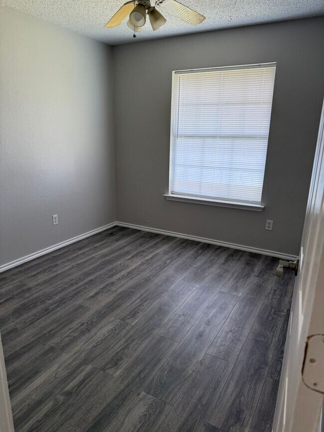 Foto del edificio - 3 Bedroom 1 Bath Home Available