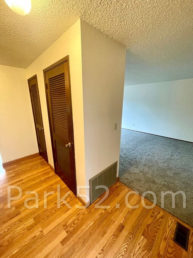 Building Photo - Single Level, 1 Bedroom in Fircrest!