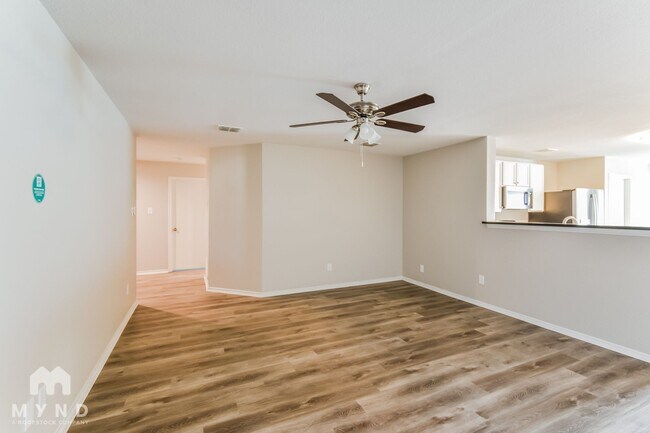 Building Photo - 1157 Boxwood Dr