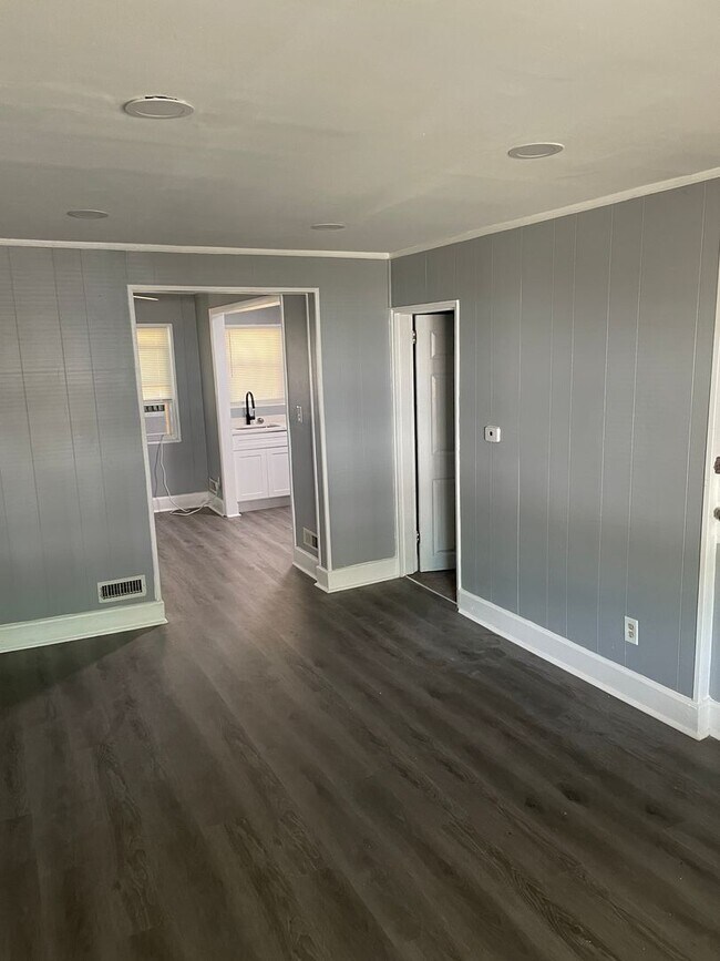 Foto del edificio - Two-Bedroom Home in Baltimore