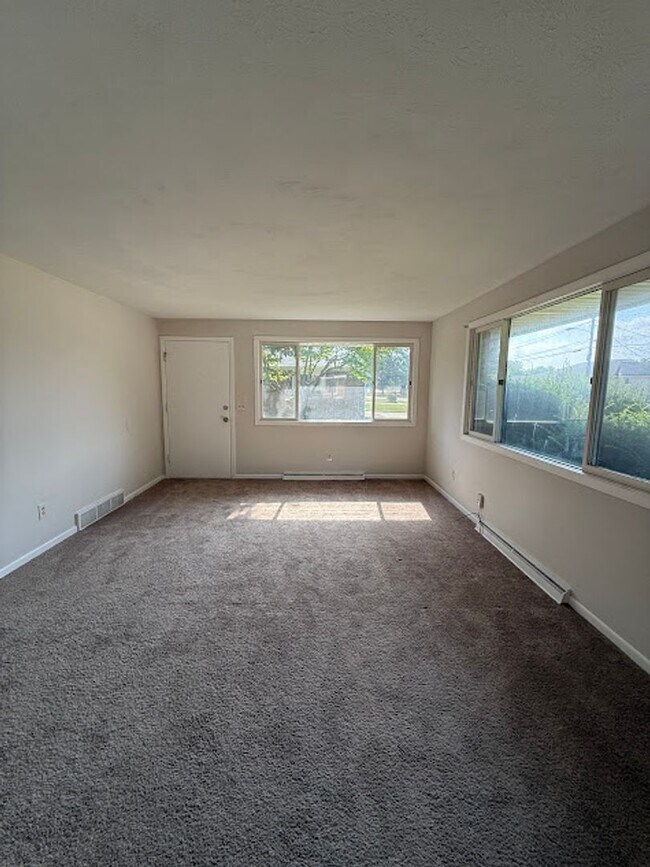 Foto del edificio - 2 Bedroom, 1 Bathroom Ready for Rent!