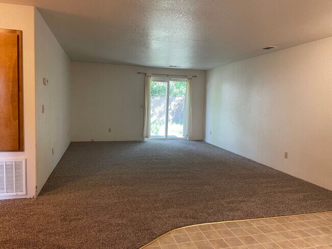 Foto del edificio - Very Nice 2 Bedroom 1 Bath Duplex in Grant...