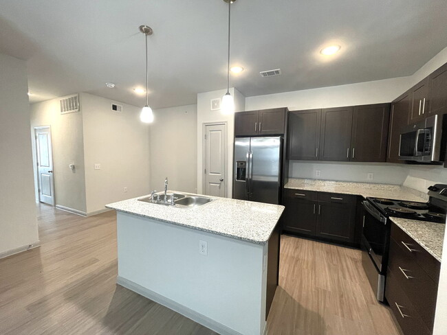 Foto del edificio - 948 Farm to Market Road 2001 Apt #3117, Bu...