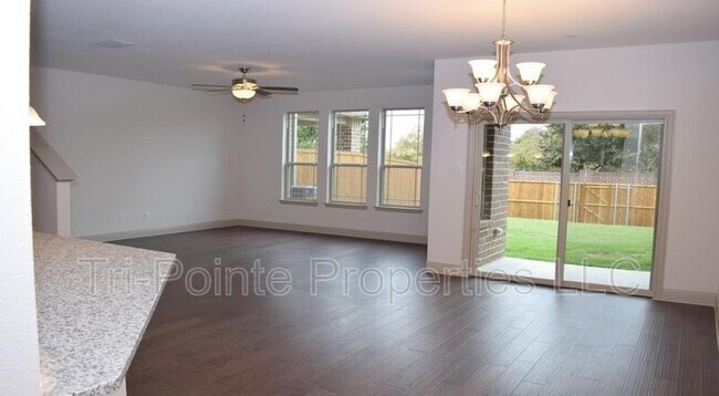 Building Photo - 1247 Wiltshire Dr