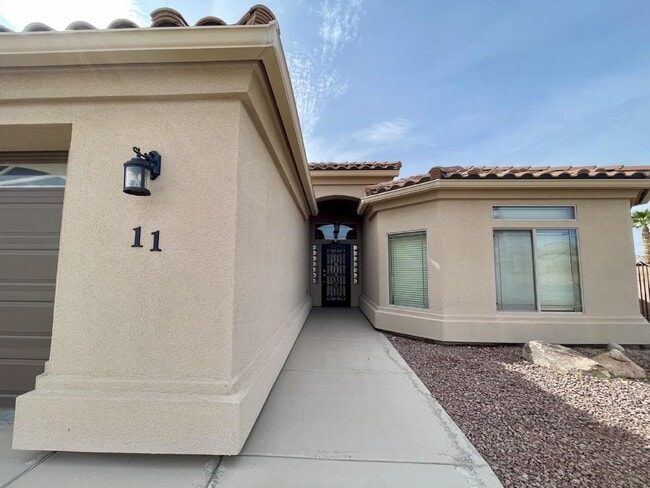 Building Photo - Golf Course Living - Gated Community of El...