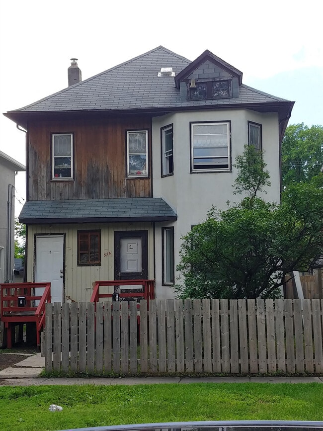 Building Photo - 558 College Ave