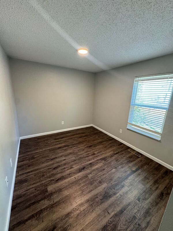 Foto del edificio - 1138 E Walnut St